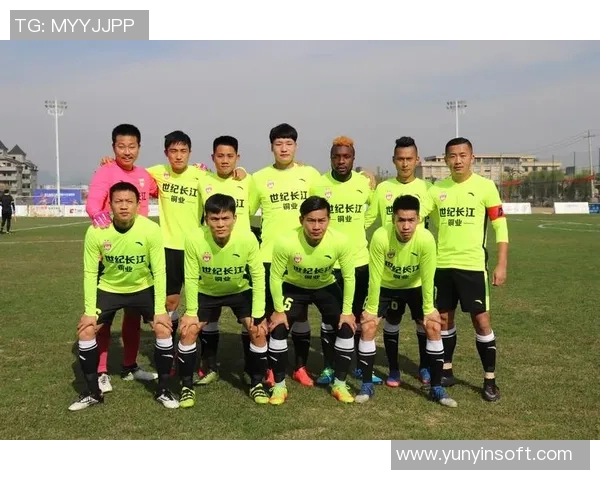 足球明星与队服的独特魅力探讨及其在球场上的重要性分析