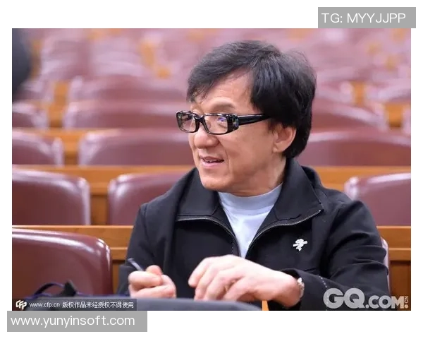 足球明星向成龙表达敬意与合作愿景的精彩对话